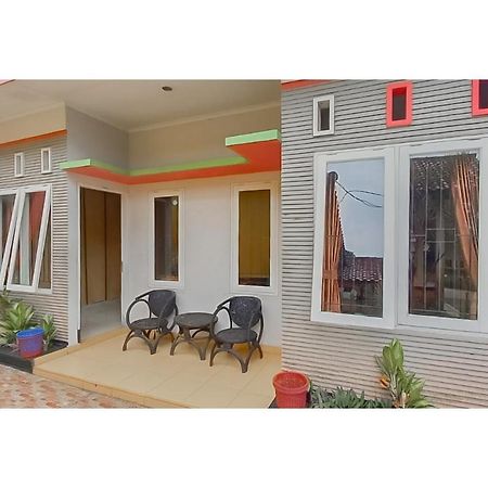Hotel Sri Indrawati Puncak Mitra Reddoorz Богор Екстер'єр фото