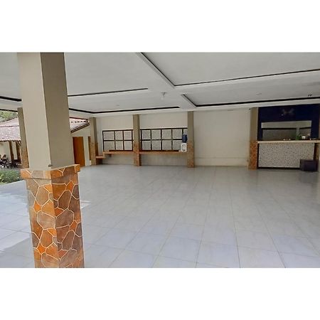 Hotel Sri Indrawati Puncak Mitra Reddoorz Богор Екстер'єр фото