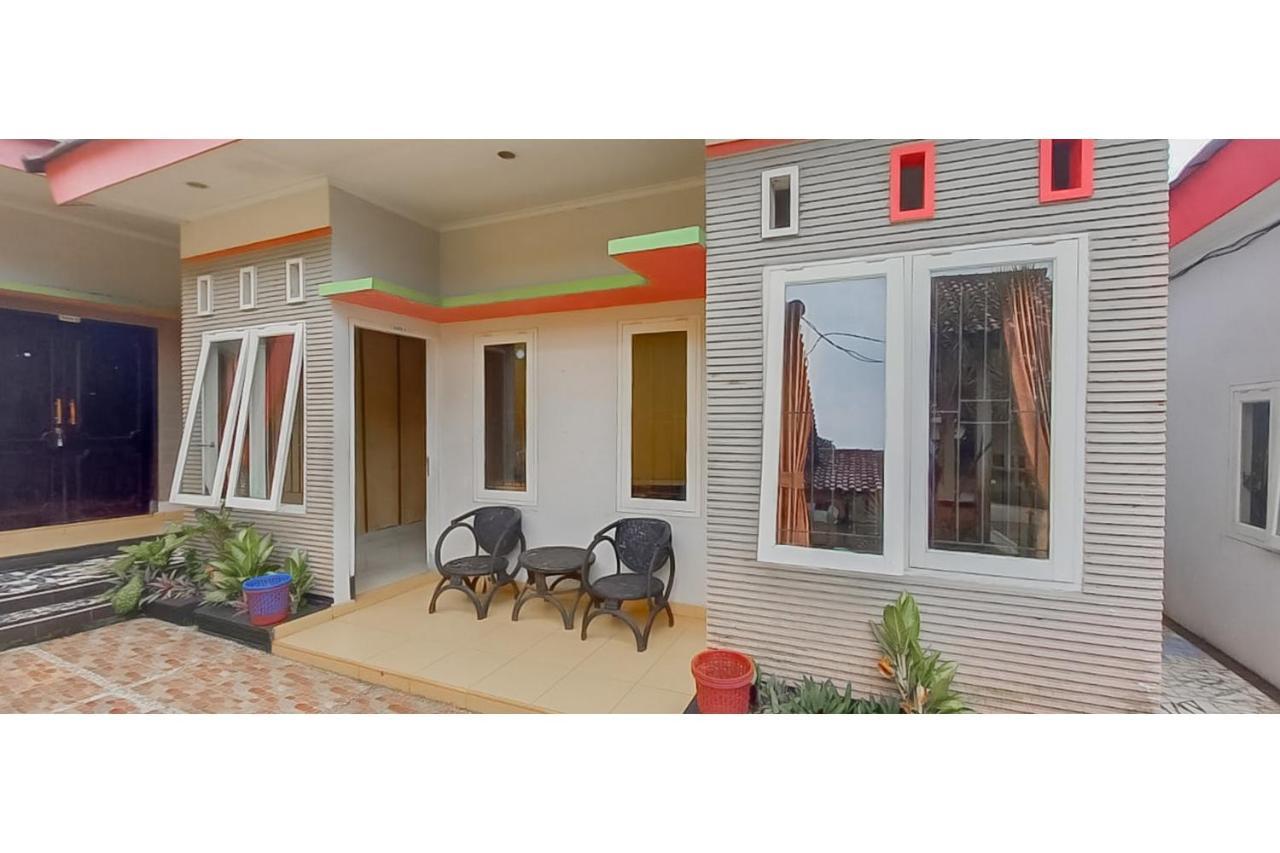 Hotel Sri Indrawati Puncak Mitra Reddoorz Богор Екстер'єр фото